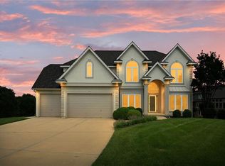701 Winterwalk Ln, Lees Summit, MO 64081