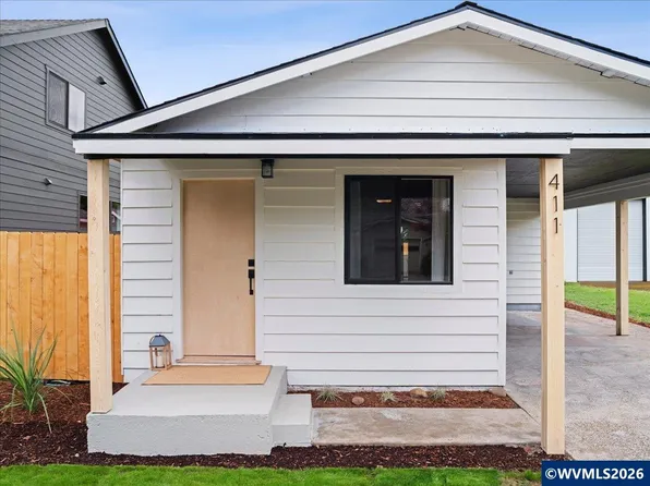 411 S 1st St, Silverton, OR 97381