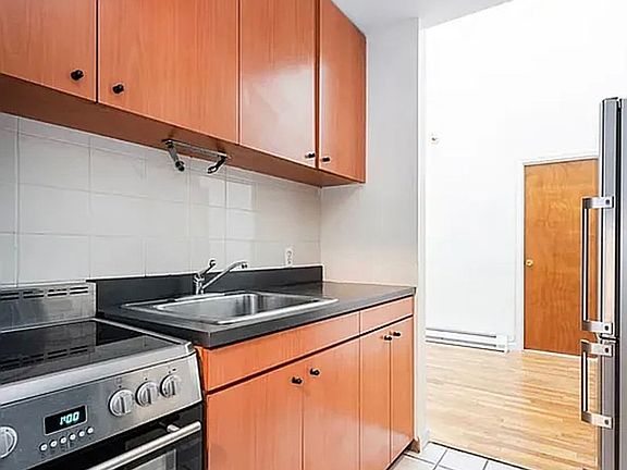 3rd image of 416 W 49th St #3E