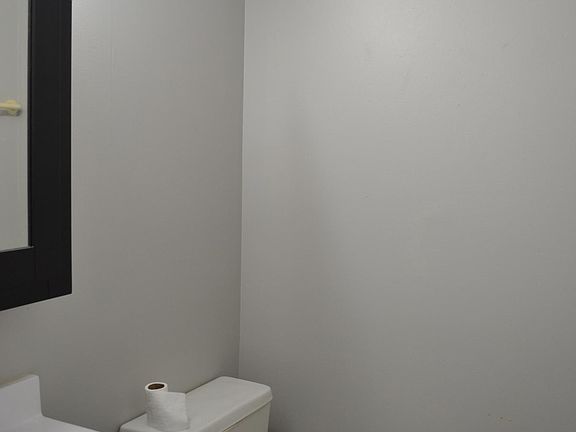 4th image of 2420 N Greenview Ave APT 2F
