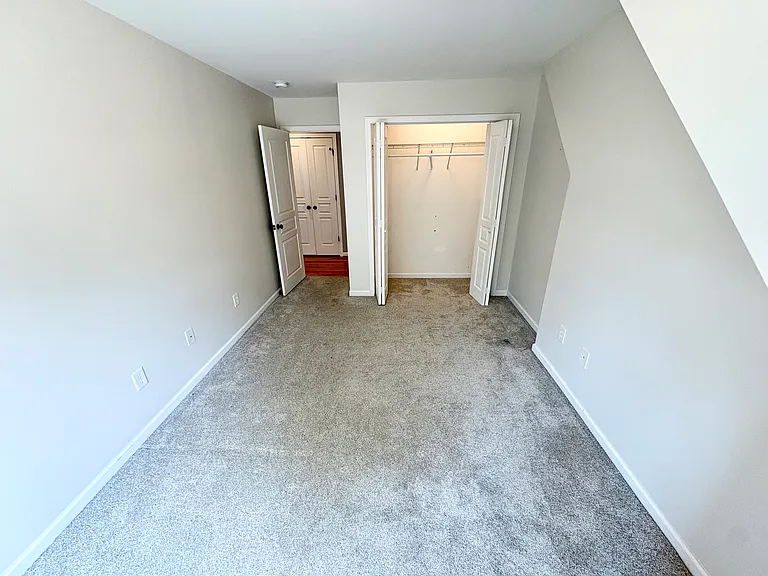 1233 Plymouth Ave — Photo 31