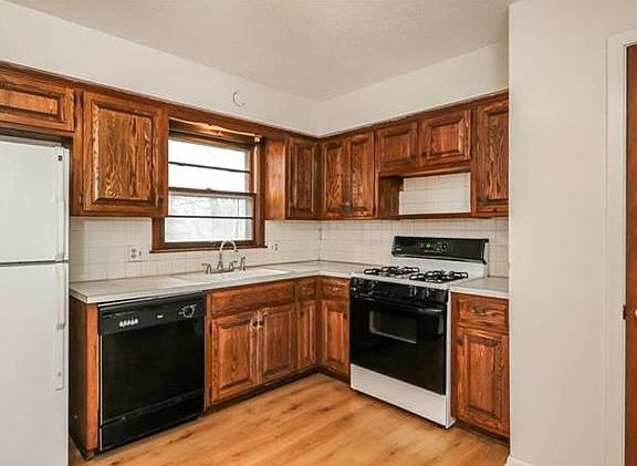 5th image of 8601 W 60th St