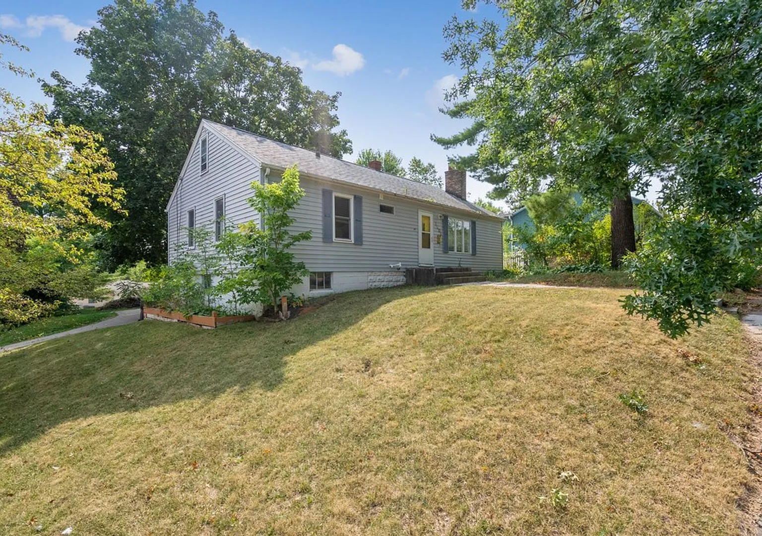 1604 Olive St - Cedar Falls — Photo 2