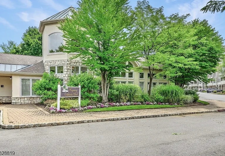 103 Crown Ct — Photo 38