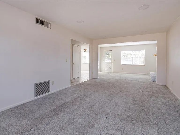 240 Slade Dr — Photo 4