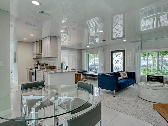Breakfast nook/Living/Den Area