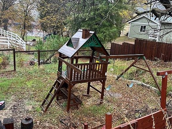 5th image of 324 Forest Cir