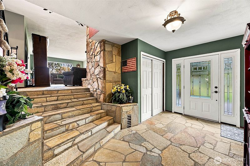 3rd image of 2917 Sawall Avenue