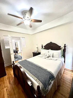 Rented by Luxian International Realty LLC | media 25