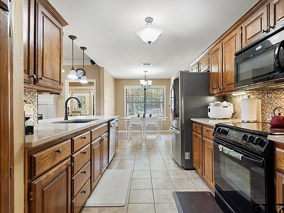 5th image of 319 Hideaway Ln E