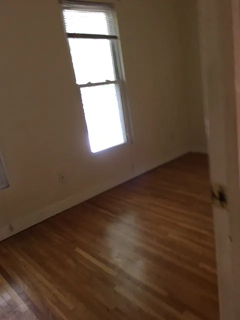 2 bed, 800 sqft, $1,300 — Photo 2