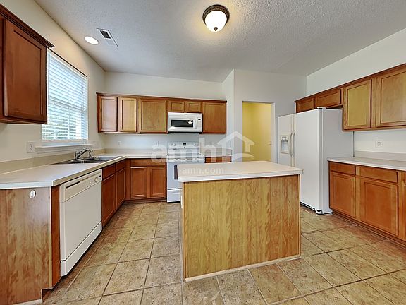 3rd image of 6016 Glen Way Dr