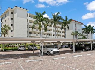 21 High Point Cir E APT 409, Naples, FL 34103