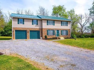 837 Queens Ct #837, Greencastle, PA 17225