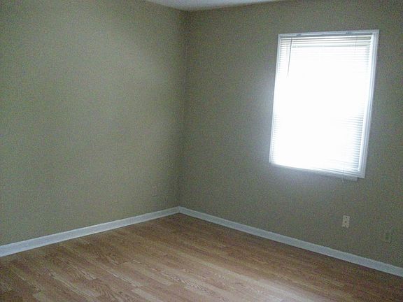 3rd image of 512 S Mendenhall St APT D