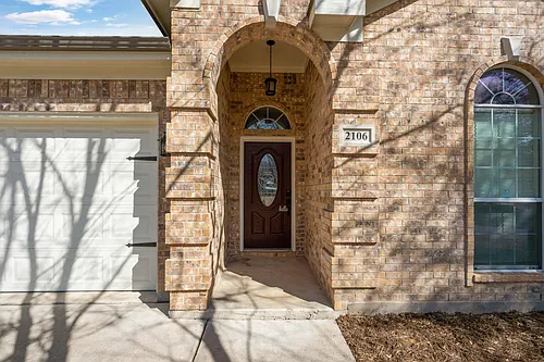 2106 Deerwood Ct Photo 1