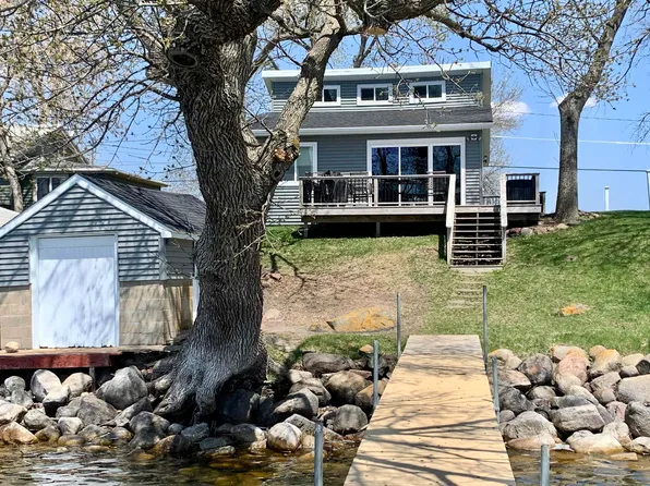 25251 McClelland Ln, Spirit Lake, IA 51360