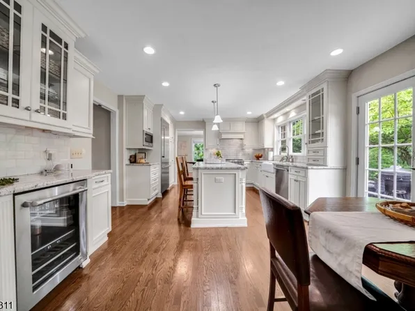 5 Fieldstone Dr, Clinton Twp., NJ 08833