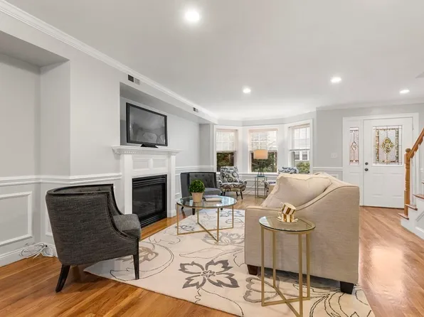 367 Savin Hill Ave, Dorchester, MA 02125