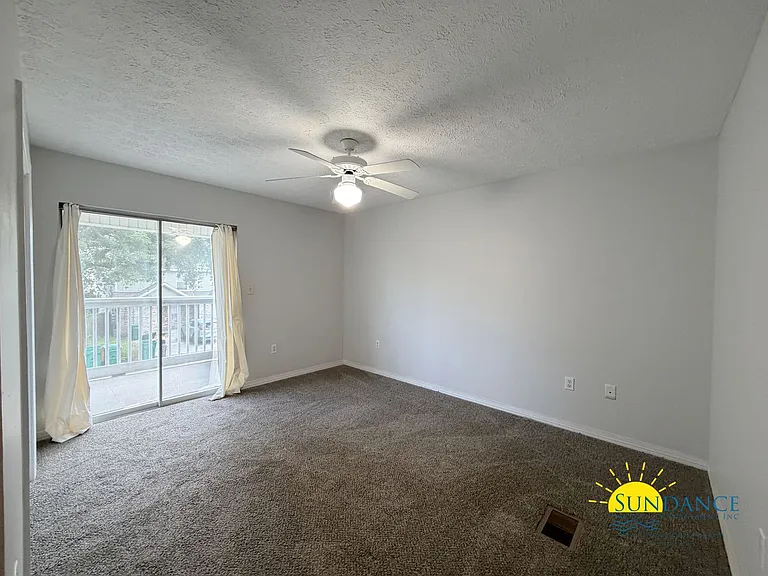 2400 Suwanee Ln — Photo 14