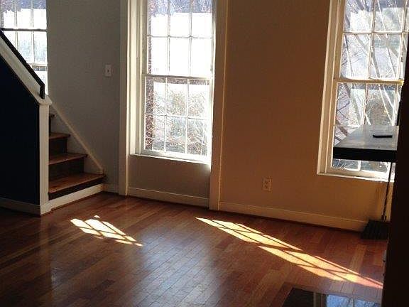 3rd image of 1306 E Cary St APT 3A