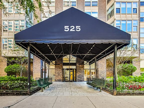 3rd image of 525 W Hawthorne Pl APT 2904