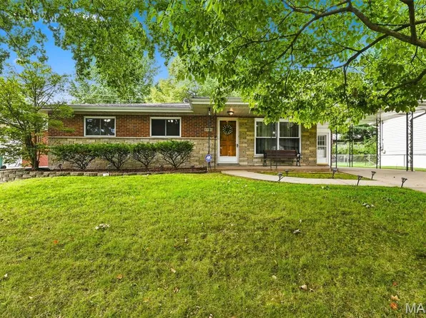 1790 Bobbinray Ave, Florissant, MO 63031