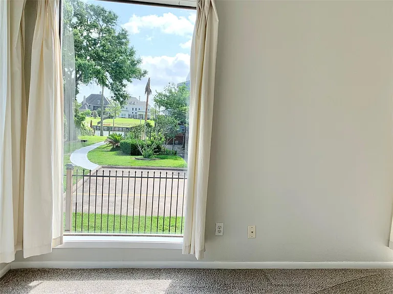 2402 Intrepid Way — Photo 10