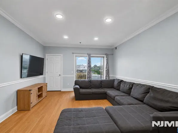 15-19 Tichenor #403, Newark, NJ 07114