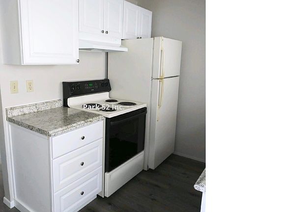 3rd image of 631 N Fife St APT 5
