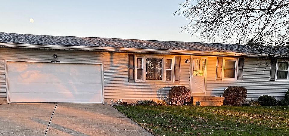 Ranch Home w/ 2 car Garage
