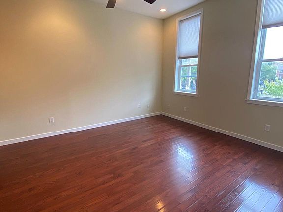 5th image of 833 S 4th St Floor 3