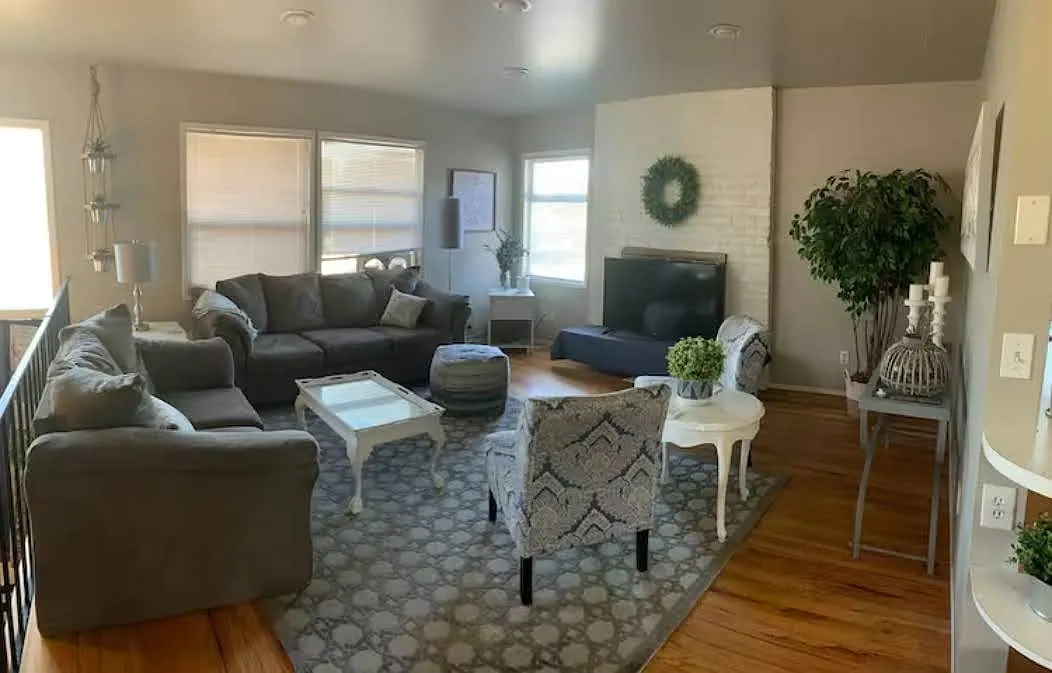 3 bed, 1960 sqft, $850 — Photo 1