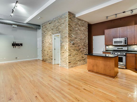 3rd image of 1137 N Wood St Unit B1