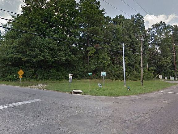 4th image of 401 Memorial Dr