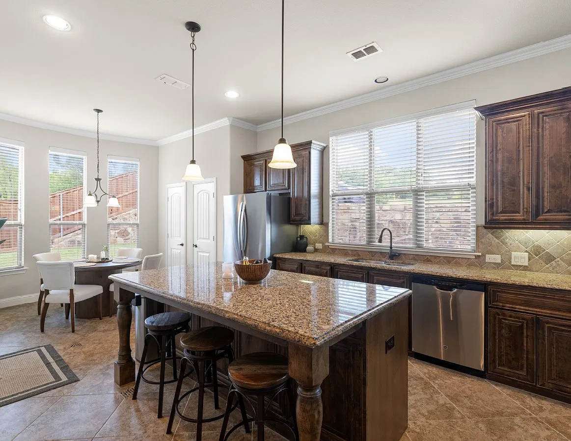 3 bed, 2307 sqft, $2,650 — Photo 4