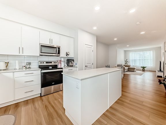 4th image of 8129 226a St NW
