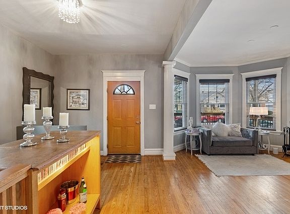 3rd image of 4624 N Leamington Ave