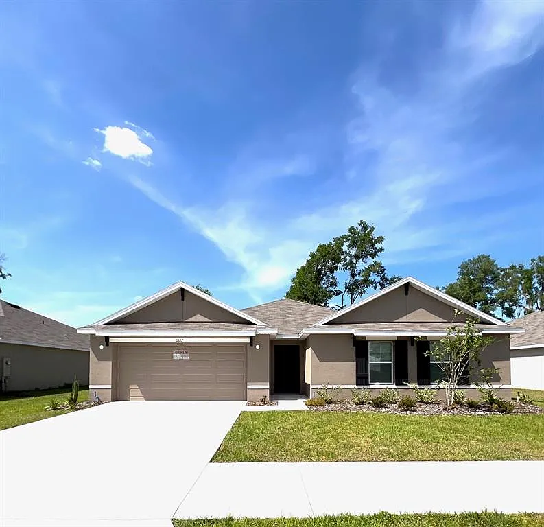 4 bed, 2.0 bath, 2319 sqft, $2,350 — Photo 1