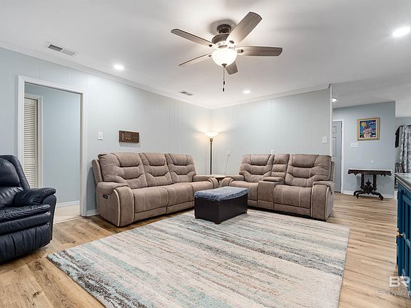 5th image of 2274 Christopher Dr E