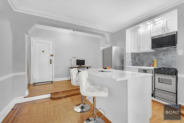 Sold by Bond New York | media 3