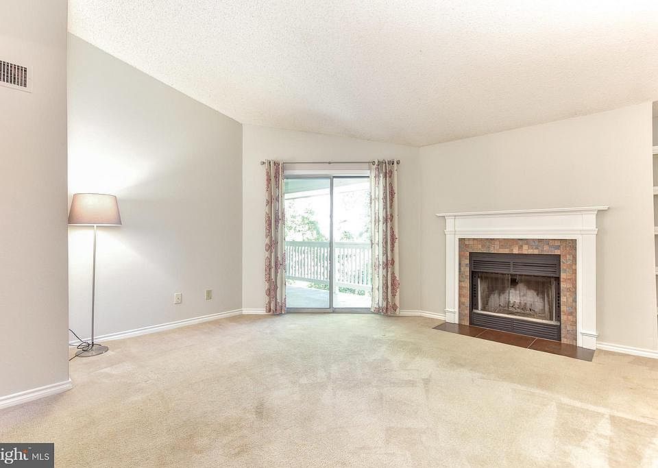 1st image of 1537 Lincoln Way APT 304