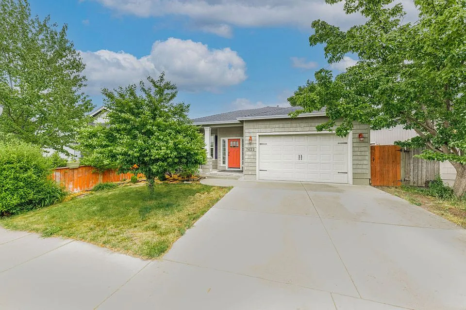 230 ID #, 7422 Greystone Drive - 1 — Photo 2