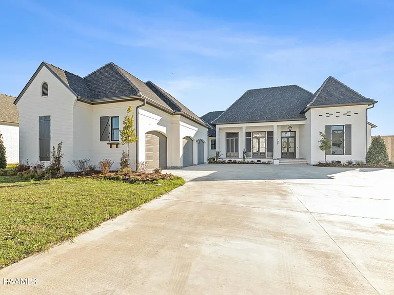 109 Trailing Oaks Dr — Photo 2