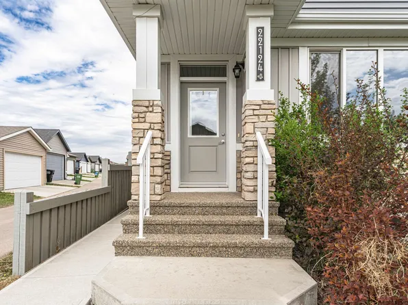 22124 85th Ave NW, Edmonton, AB T5T 7E4