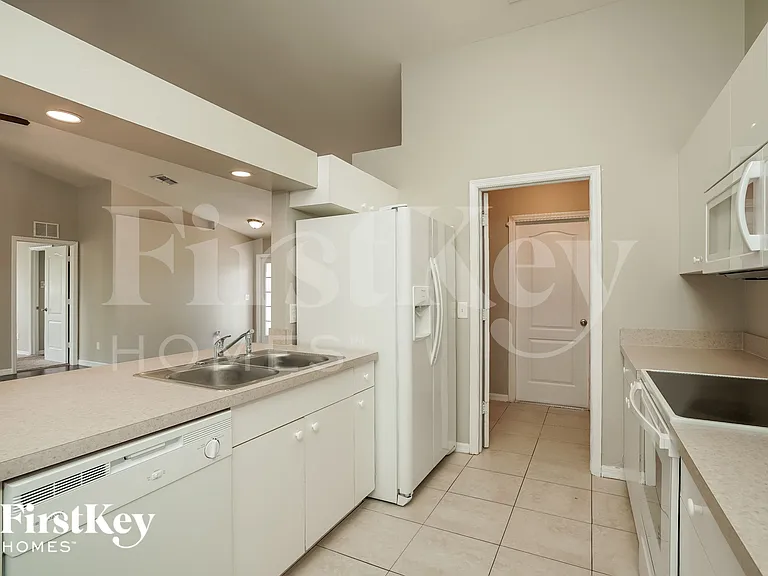 3208 9th St W — Photo 5