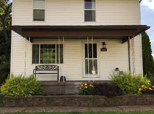 215 S Market St, Grandview, IA 52752