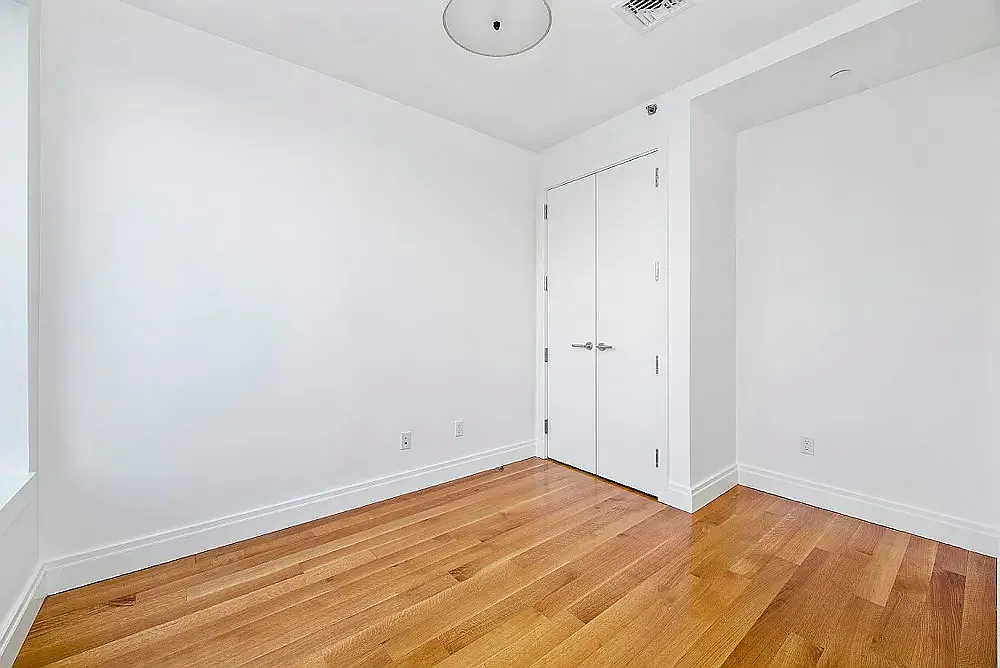 1329 Myrtle Ave — Photo 4