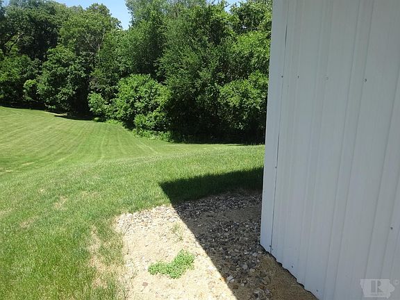 3rd image of 5066 5065 Skyline Dr