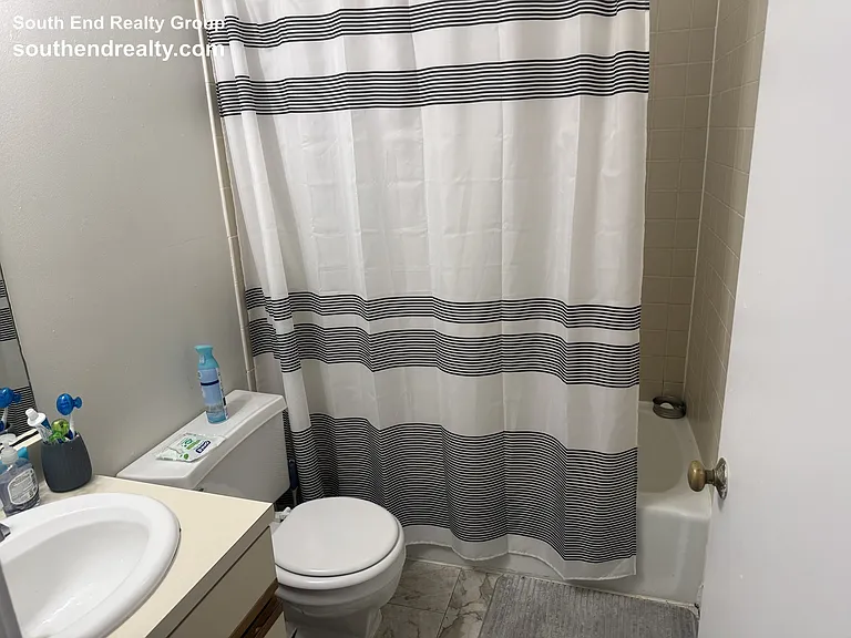 483 E Broadway #6 — Photo 5